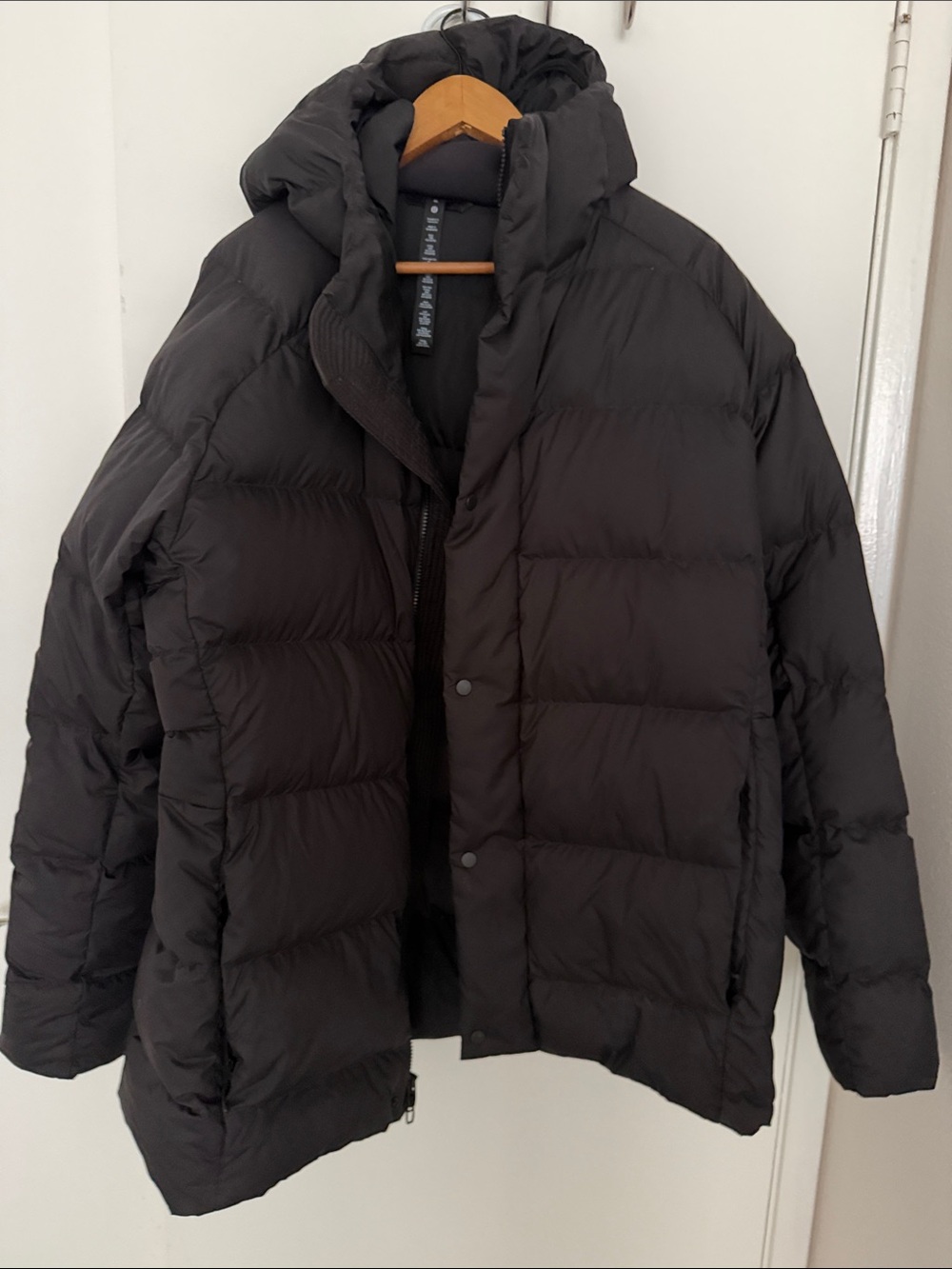 lululemon athletica Men's Black Hooded Puffer Jacket